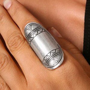 Low Luv X Erin Wasson Aztec Finger Ring in Silver